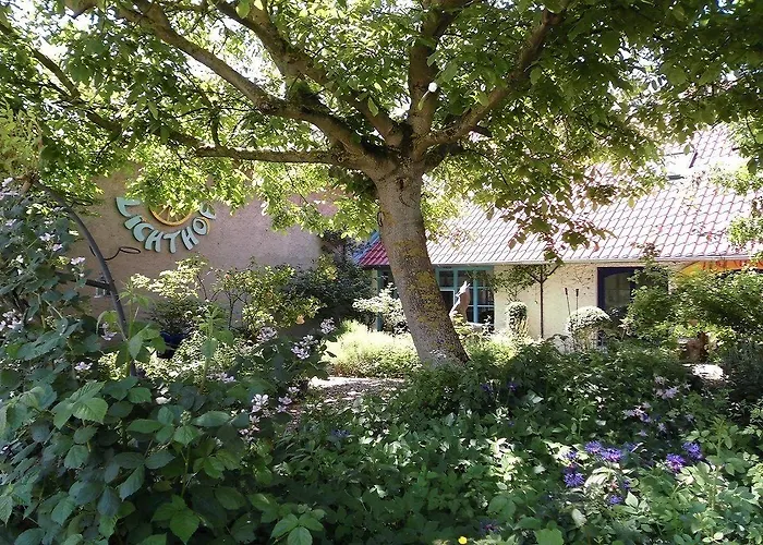 Gastehaus Und Cafe - Lichthof Ottendorf (Bavaria)